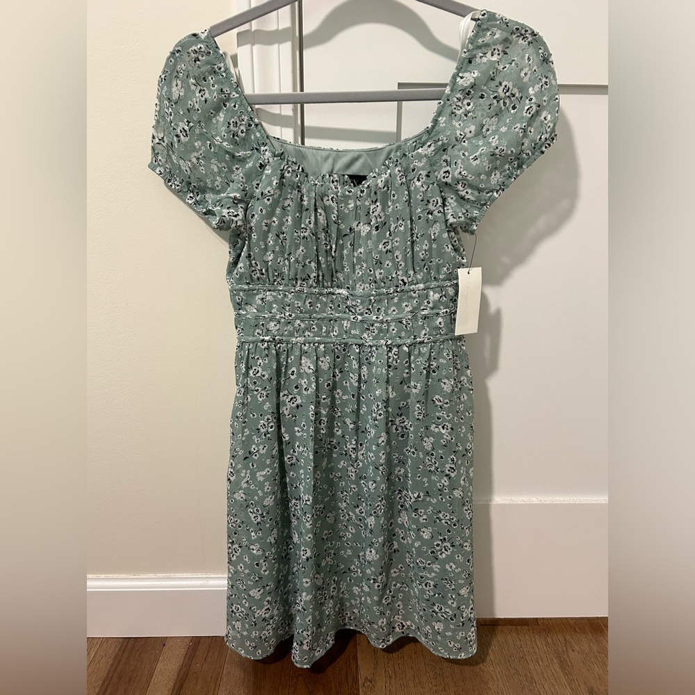 New With Tags Macy’s BCX Green Floral Dress Size XS
